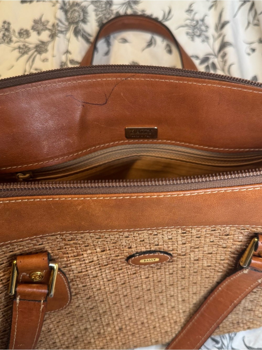 RARE VINTAGE BALLY HANDBAG - Picture 7 of 13